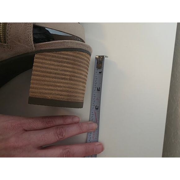 Sorel Addington Ladies Strappy Back Leather Tan Chunky Booties size 6.5 NEW - Picture 8 of 9